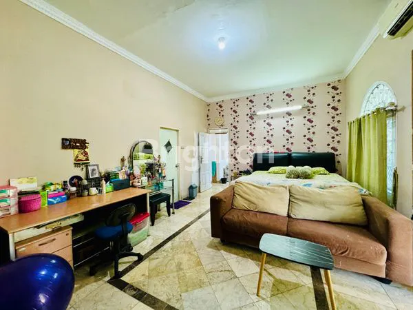 image RUMAH MEWAH HOEK SIAP HUNI TAMAN RATU 2,5 LANTAI (5)