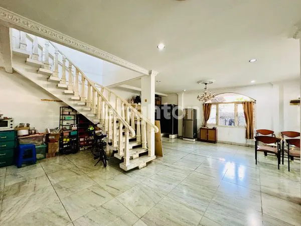 image RUMAH MEWAH HOEK SIAP HUNI TAMAN RATU 2,5 LANTAI (3)