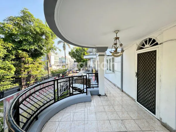 image RUMAH MEWAH HOEK SIAP HUNI TAMAN RATU 2,5 LANTAI (1)