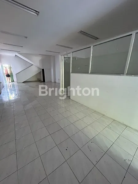 image RUKO 3 LANTAI JALAN COK AGUNG TRESNA RENON LOKASI STRATEGIS PINGGIR JALAN PARKIR LUAS (4)