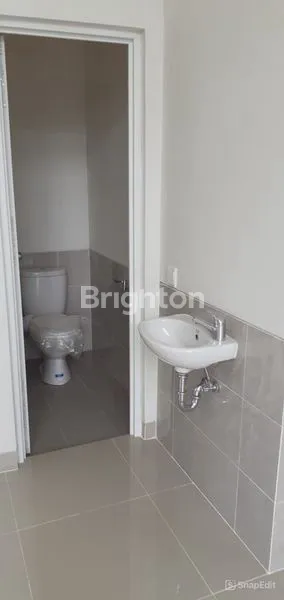 image RUKO LONDON PARK AVENUE WBM LOKASI PALING DEPAN DEKAT PINTU MASUK  (5)