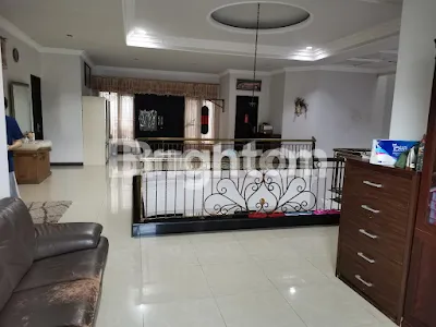 image CEPAT DI MUSIM CORONARUMAH BANGUNAN SENDIRI 2 LT SIAP HUNI & STRATEGIS. SUTOREJO PRIMA (2)