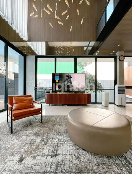 image RUMAH NAVAPARK BSD CLUSTER LYNDO MEWAH CANTIK ,TANGERANG (5)