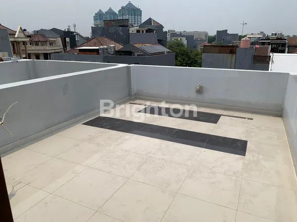 image RUMAH  CANTIK DI PLUIT  3.5 LANTAI JAKARTA UTARA (8)