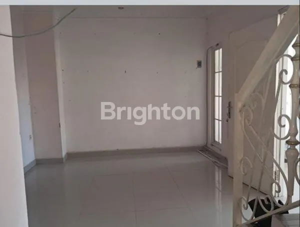 image RUMAH SIAP HUNI LOKASI SANGAT STRATEGIS DAN KOMERSIAL (2)