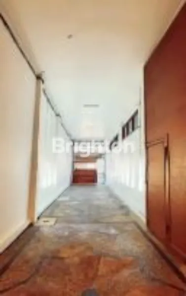 image RUMAH COCOK UNTUK TEMPAT USAHA LOKASI STRATEGIS DEKAT TUNJUNGAN PLAZA GRAND CITY KAYOON SULAWESI GUBENG PANGLIMA SUDIRMAN RAYA DARMO KERTAJAYA (2)