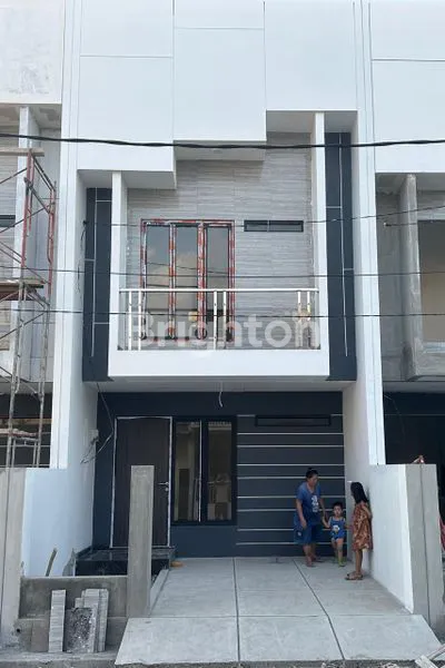 image RUMAH BARU 2 LANTAI - MODERN TENGA RUNGKUT (2)