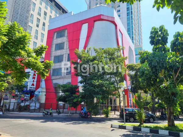 GEDUNG JL. PEMUDA HOOK KAYOON PUSAT KOTA LOKASI SANGAT STRATEGIS PUSAT BISNIS DAN KOMERSIAL.