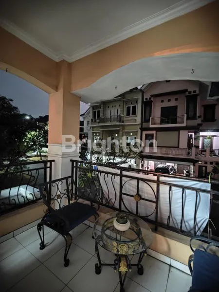 image RUMAH MEWAH 3 LT DI JATIBENING (5)