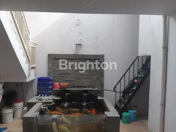 image RUMAH MINIMALIS SANGAT TERAWAT DI MANYAR TIRTO ROW JALAN 3 MOBIL (5)