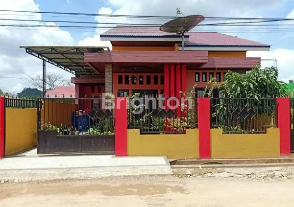 RUMAH CANTIK, BESAR MINIMALIS BERADA DEKAT  PINTU GERBANG IKN