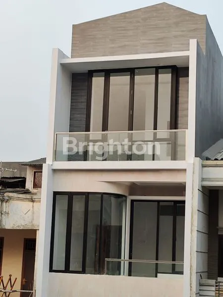 image RUMAH MEWAH 3 LANTAI DI PADEMANGAN JAKARTA UTARA (5)