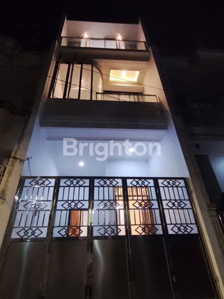 image RUMAH MEWAH 3 LANTAI DI PADEMANGAN JAKARTA UTARA (6)