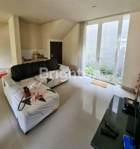 image RUMAH CANTIK 2 LANTAI SIAP HUNI, FULL FURNISH, MONTANA HILLS, TAMAN DAYU, PANDAAN, PASURUAN, JAWA TIMUR (2)