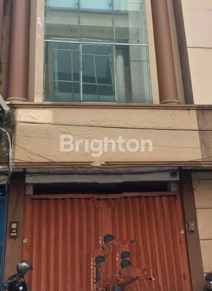 image RUKO 3.5 LANTAI DI JALAN KAYON, LOKASI STRATEGIS (1)