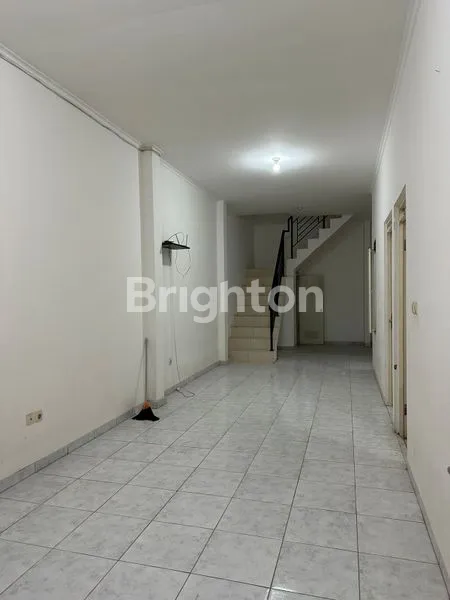 image RUMAH TERAWAT DAERAH TAMAN KOPO INDAH 3 (4)