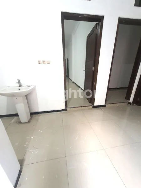 image TURUN HARGA NEGO OK DISEWA RUKO 2LT LOKASI BAGUS BANGET GEJAYAN CONDONG CATUR (5)