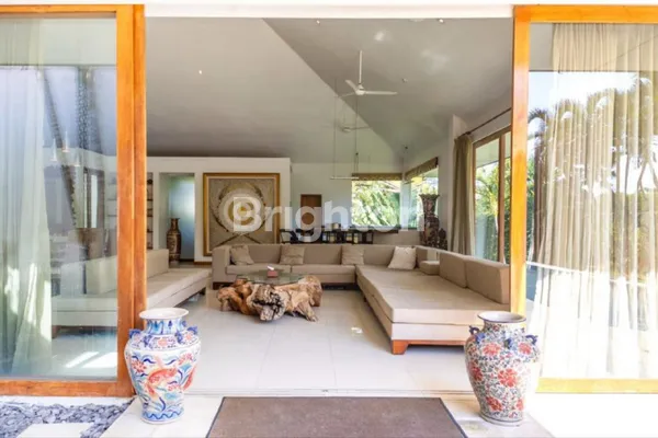 image VILLA 5BR FULLY FURNISHED LOCATED IN BADUNG, BALI (1)