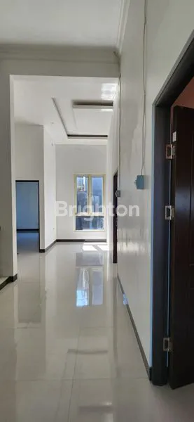 image RUMAH 2 LANTAI SIAP HUNI KEPUTIH DEKAT SUKOLILO DIAN REGENCY PAKUWON CITY MERR OERR (3)