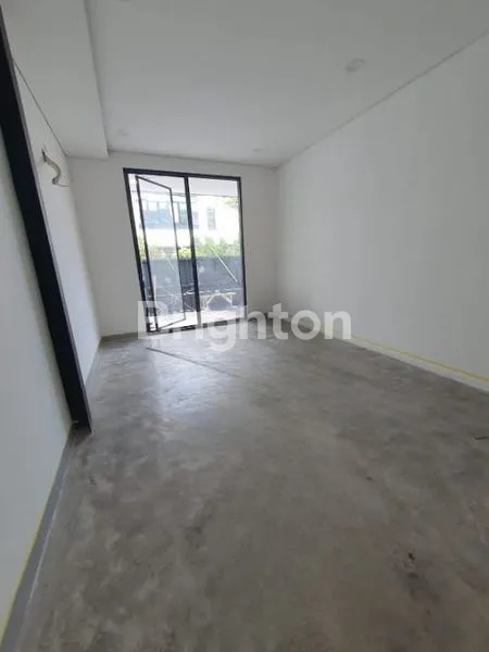 image RUMAH RENOV 2 LANTAI DI SUTOREJO SELATAN (5)