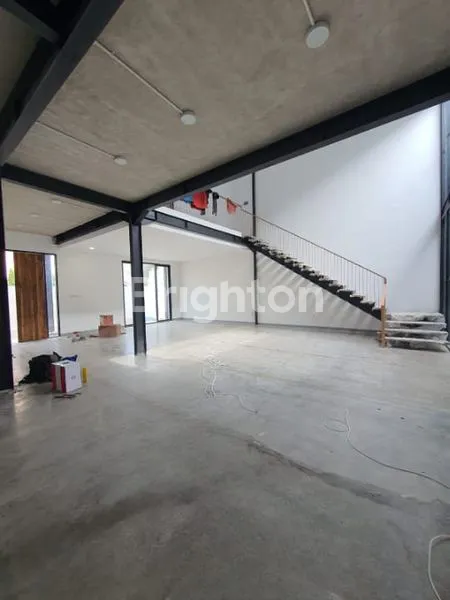 image RUMAH RENOV 2 LANTAI DI SUTOREJO SELATAN (3)