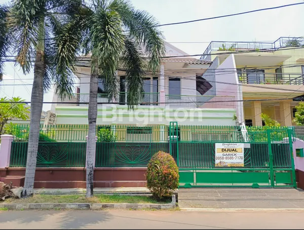 image RUMAH CANTIK 2 LT SIAP HUNI DI KEBON JERUK KEMANGGISAN JAKARTA BARAT (1)