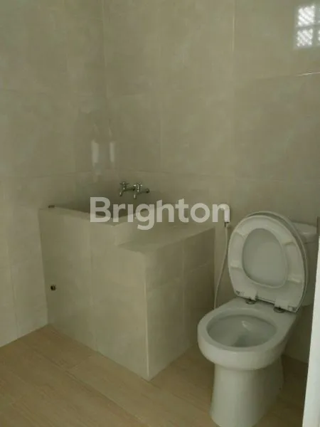 image RUMAH BERUKURAN LUAS DI PONDOK BLIMBING INDAH (PBI) MALANG (5)