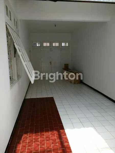 image RUMAH BERUKURAN LUAS DI PONDOK BLIMBING INDAH (PBI) MALANG (8)