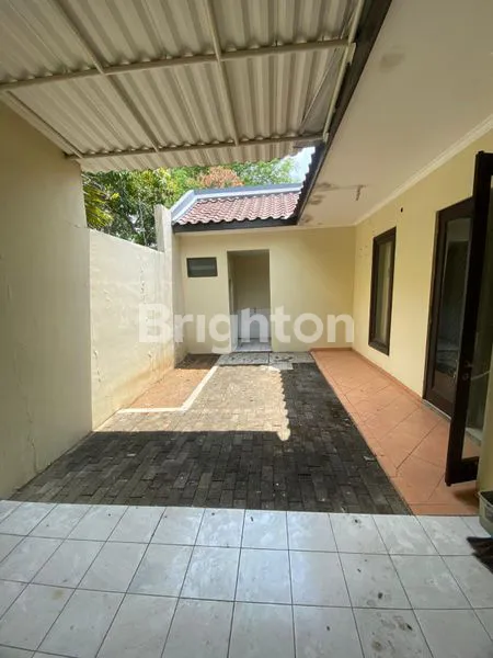 image RUMAH 2 LANTAI  SIAP HUNI WISATA BUKIT MAS DEKAT  DARI PTC, PAKUWON MALL, KAMPUS UNESA, RS NASIONAL HOSPITAL (2)