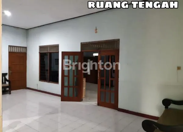 image RUMAH LUAS PINGGIR JALAN UNGARAN BARAT KABUPATEN SEMARANG (8)