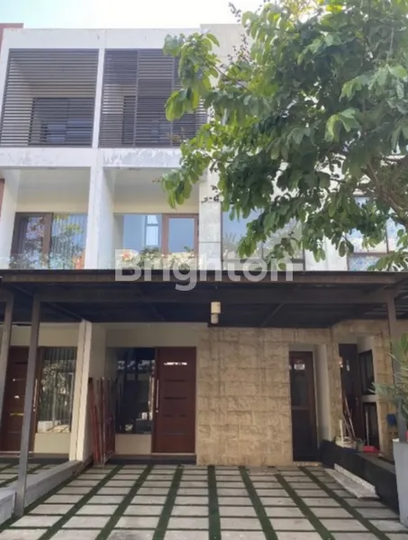 image RUMAH 2 LANTAI SIAP HUNI DI GRAHA NATURA, AKSES LANGSUNG RADIAL ROAD SURABAYA BARAT (1)