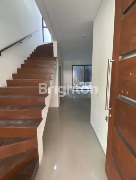image RUMAH 2 LANTAI SIAP HUNI DI GRAHA NATURA, AKSES LANGSUNG RADIAL ROAD SURABAYA BARAT (2)