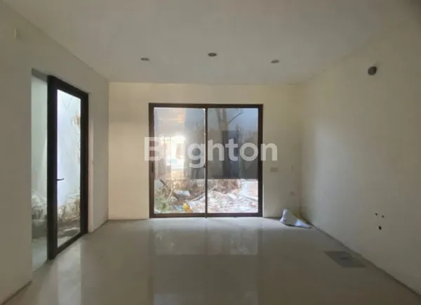 image RUMAH 2 LANTAI SIAP HUNI DI GRAHA NATURA, AKSES LANGSUNG RADIAL ROAD SURABAYA BARAT (3)