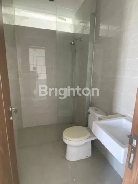 image RUMAH 2 LANTAI SIAP HUNI DI GRAHA NATURA, AKSES LANGSUNG RADIAL ROAD SURABAYA BARAT (5)