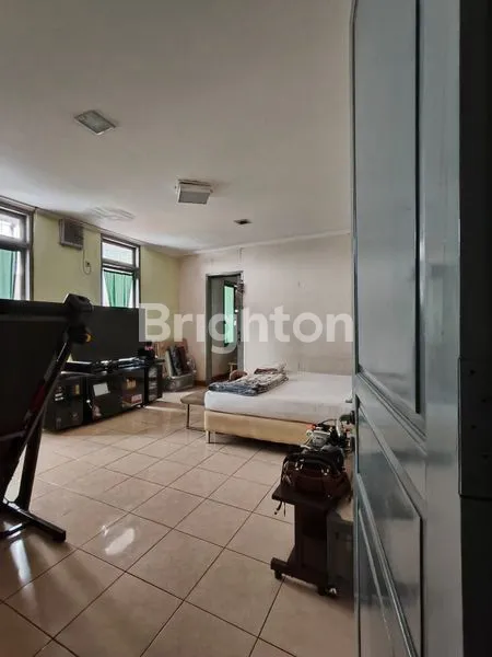 image RUMAH COCOK UNTUK KOS+USAHA DI GANDARIA, BANGUNAN 2 LANTAI (8)