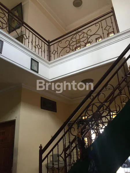 image RUMAH 2,5 LANTAI STRATEGIS DEKAT TOLBALAS KLUMPRIK (3)