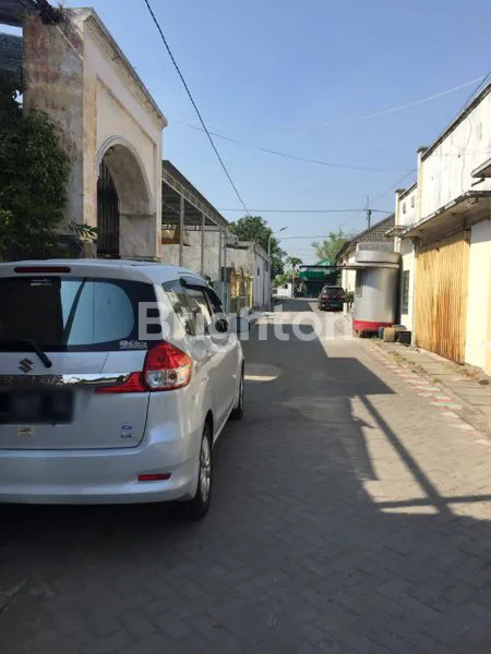 image RUMAH 2,5 LANTAI STRATEGIS DEKAT TOLBALAS KLUMPRIK (4)