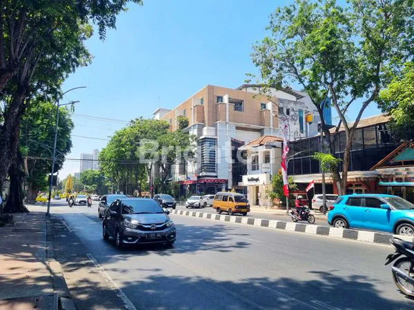image GEDUNG JL. PANGLIMA SUDIRMAN PUSAT KOTA LOKASI SANGAT STRATEGIS DEKAT BASUKI RAHMAT, TUNJUNGAN, RAYA DARMO, PUSAT BISNIS DAN KOMERSIAL. (4)