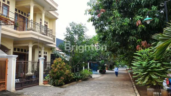 image JUAL RUMAH MEWAH 2,5 LANTAI DI RAWA BADAK UTARA (2)