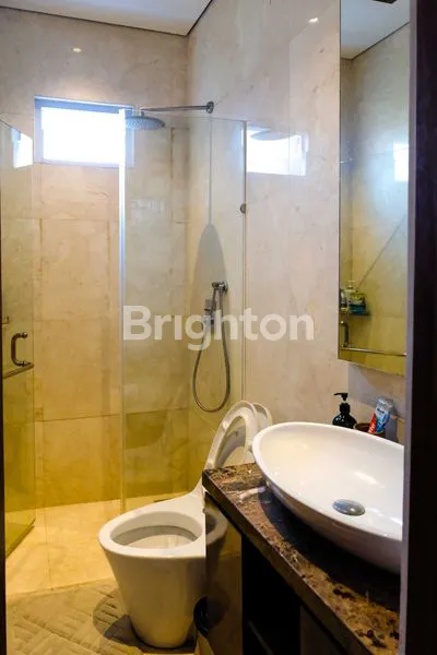 image RUMAH MEWAH DESIGN MODERN SCANDINAVIAN, POSISI HOOK BERNUANSA VILLA DENGAN KOLAM RENANG DI CIPAYUNG, JAKARTA TIMUR (4)