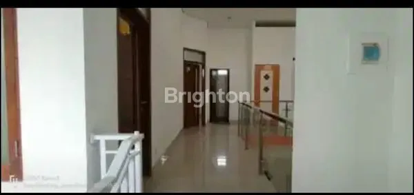 image RUMAH DUA LANTAI SIAP HUNI (4)