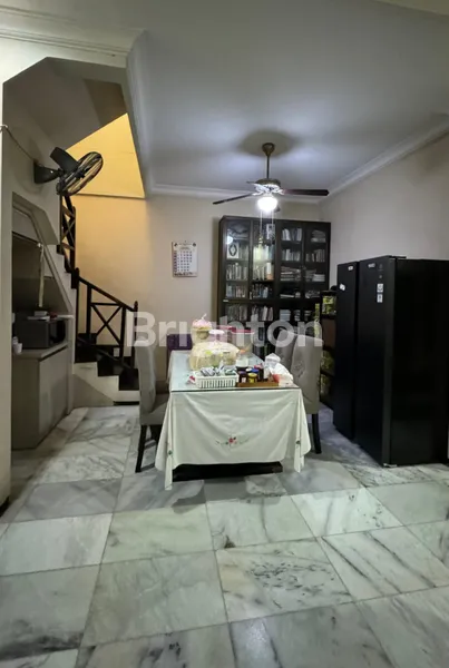 image RUMAH TERAWAT 2 LANTAI BABATAN PRATAMA SURABAYA BARAT (7)