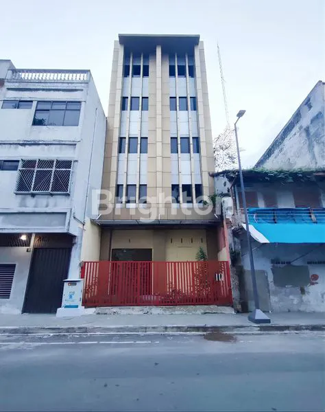 image RUKO GANDENG 5,5 TINGKAT , JALAN KUMANGO TITIK LOKASI BISNIS PREMIUM - SUPER STRATEGIS - INTI KOTA MEDAN (2)