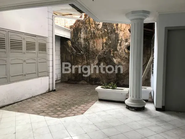 image RUMAH PUSAT KOTA DEKAT JL. DIPONEGORO SURABAYA (3)