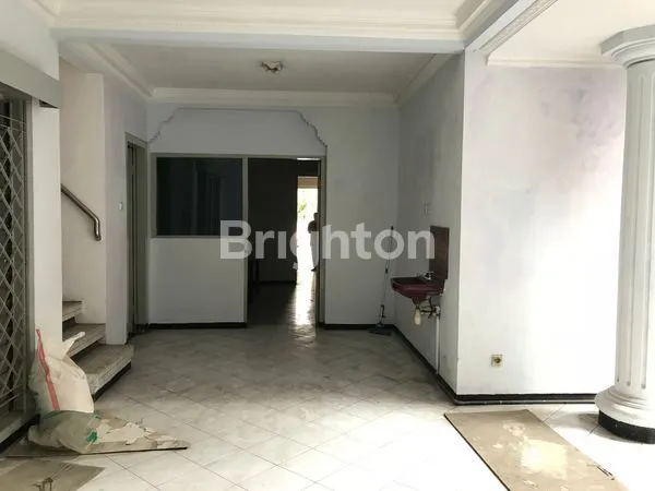 image RUMAH PUSAT KOTA DEKAT JL. DIPONEGORO SURABAYA (4)