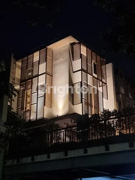 image RUMAH 2 LANTAI DI CLUSTER WHELFORD, GREENWICH PARK BSD (1)