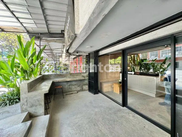 image RUKO 3 LANTAI DALAM KOMPLEK PINGGIR JALAN RAYA DAAN MOGOT (3)