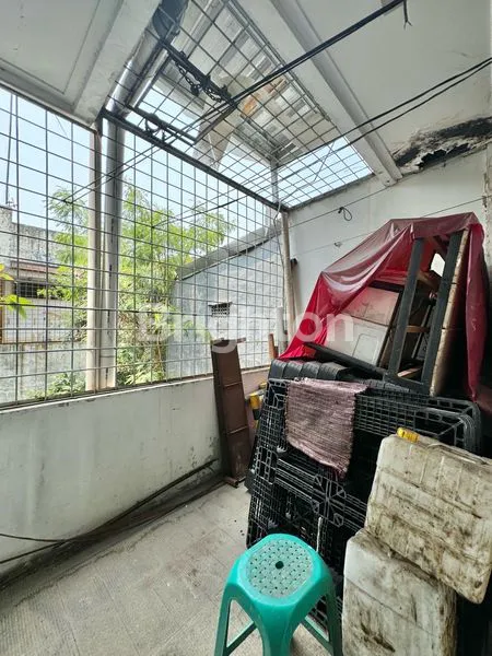 image RUKO 3 LANTAI DALAM KOMPLEK PINGGIR JALAN RAYA DAAN MOGOT (8)