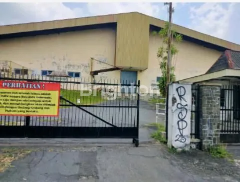 image TANAH LUAS  BONUS BANGUNAN BEKAS PABRIK TEXTIL DI LOKASI STRATEGIS DEKAT JL MAGELANG YOGYAKARTA (1)