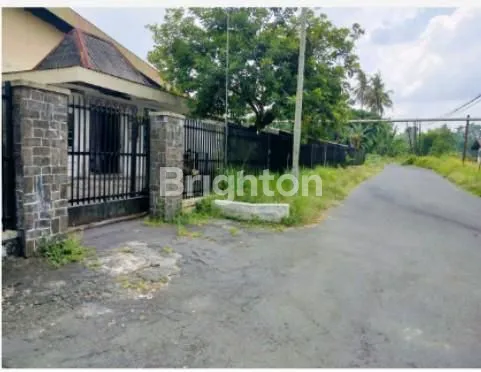 image TANAH LUAS  BONUS BANGUNAN BEKAS PABRIK TEXTIL DI LOKASI STRATEGIS DEKAT JL MAGELANG YOGYAKARTA (3)